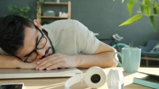 昼寝20分の効果とやり方|集中力・眠気をリセットする仮眠のコツ