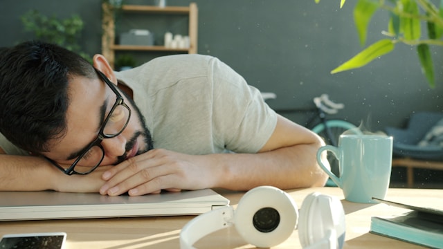 昼寝20分の効果とやり方｜集中力・眠気をリセットする仮眠のコツ